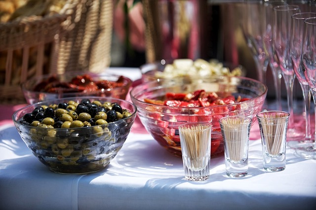 **Catering dietetyczny dla osób z IBS: Czy to w ogóle możliwe i jak znaleźć bezpieczną opcję?** - 7 2025