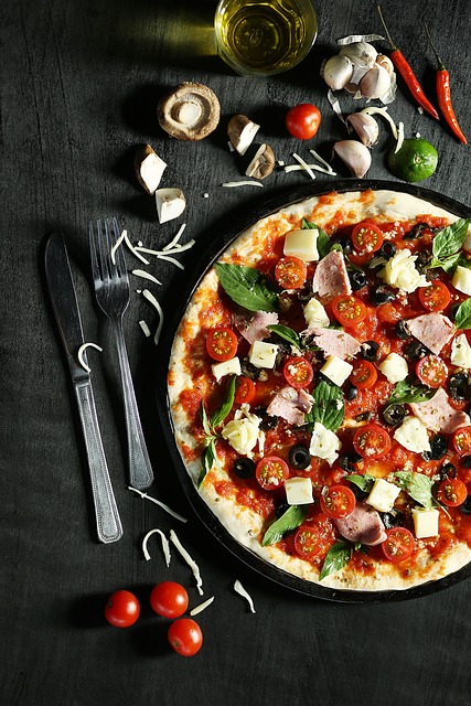 **Od Ratowania Przypalonego Spodu Do Perfekcyjnej Skorupy: Triki Szefów Kuchni na Idealną Pizzę z Domowego Piekarnika** - 5 2025