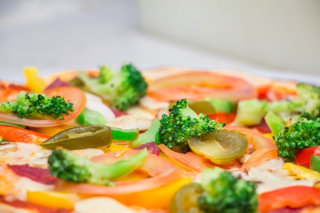 ** Analiza Procesu Pieczenia Pizzy: Rola Promieniowania Cieplnego, Konwekcji i Przewodnictwa w Domowym Piekarniku - 7 2025