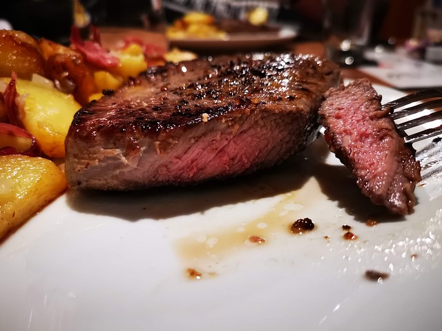 ** Jakie przyprawy najlepiej podkreślają smak warzyw korzeniowych gotowanych sous-vide?